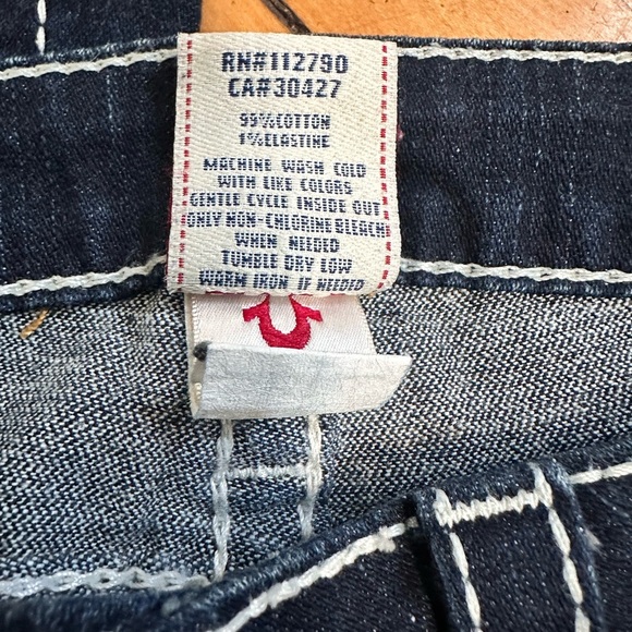 TRUE RELIGION JOEY Big T TWISTED Low Rise Flare Jeans Dark Wash, size 28 x 32 - Picture 6 of 6